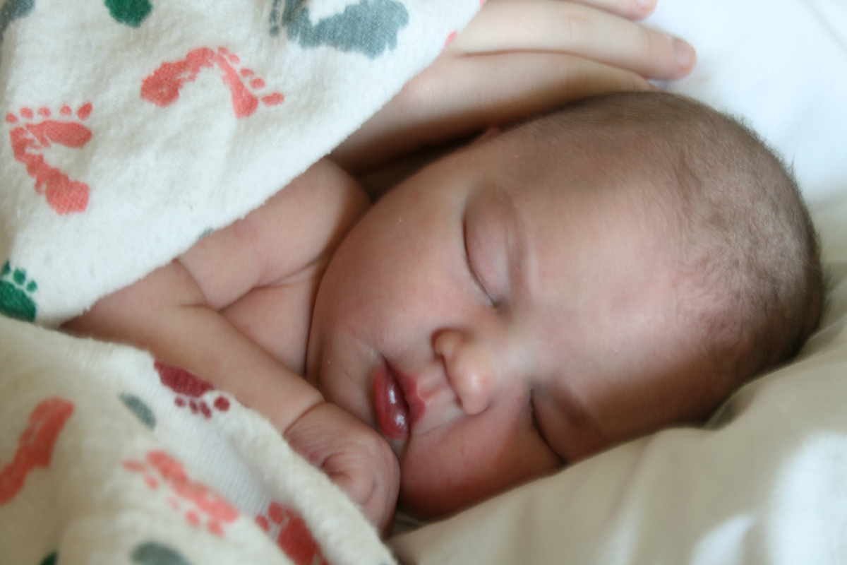 bebe nacido mediante técnicas de reproducción asistida. foto de reclamador.es, compañía online de reclamaciones