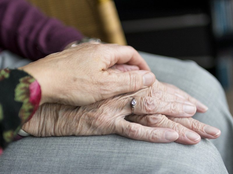Denuncias a residencias de ancianos: ¿Cómo reclamar una negligencia?