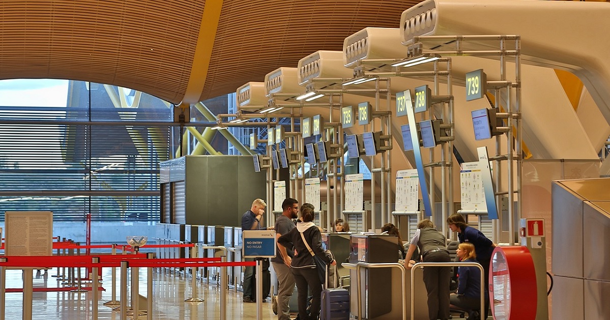 Pasajeros frente a huelgas de personal de aerolíneas: ¿Cuándo te han avisado de los cambios en tu vuelo?