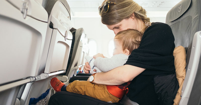 viajar con niños en avión documentación reclamador