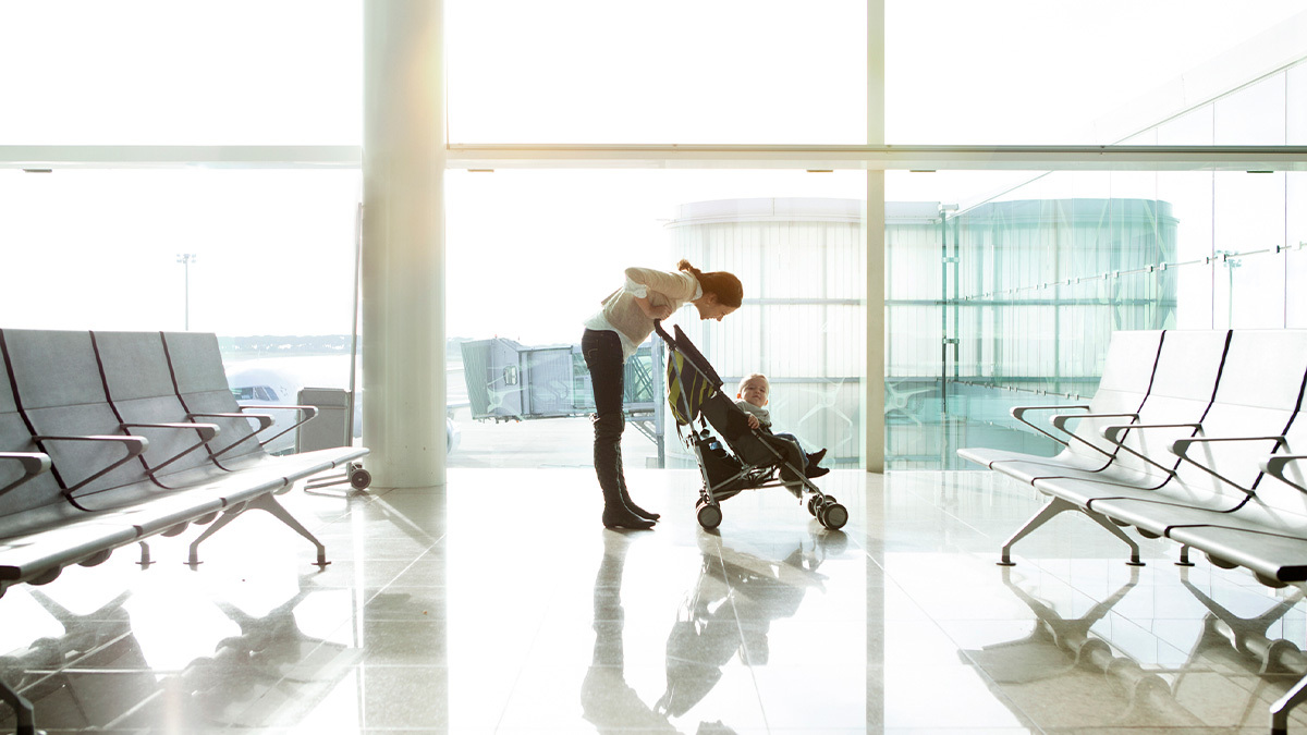 Carrito de bebé roto por la aerolínea: ¿qué hacer?