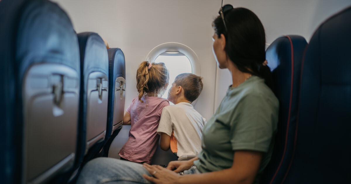 ¿Qué documentación necesitan los menores para volar dentro de España?