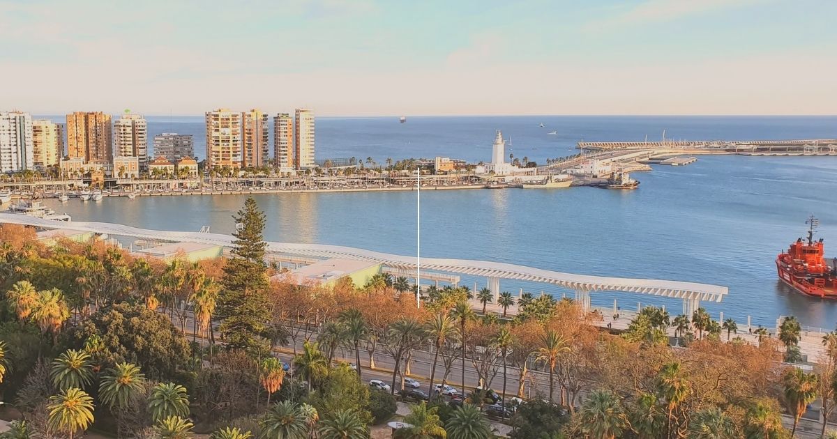 Viajes a Málaga en avión: ¿Qué hacer en Málaga sin coche?