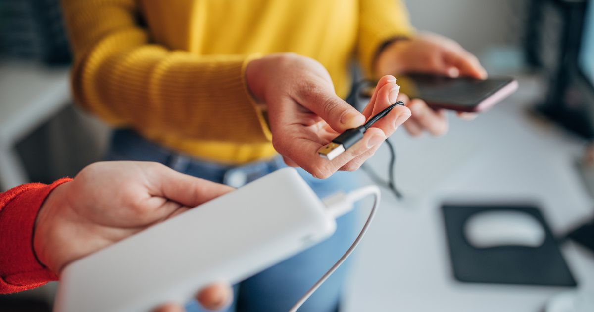 ¿Qué tipo de power bank puedes llevar en el avión?