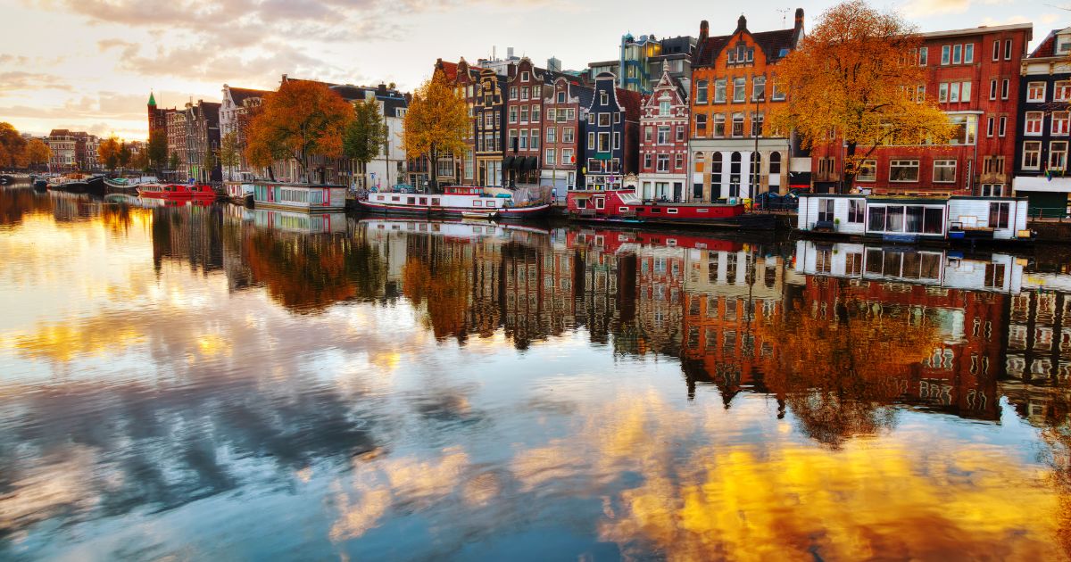 ¿Dónde viajar en otoño? 7 ideas de destinos internacionales para octubre y noviembre