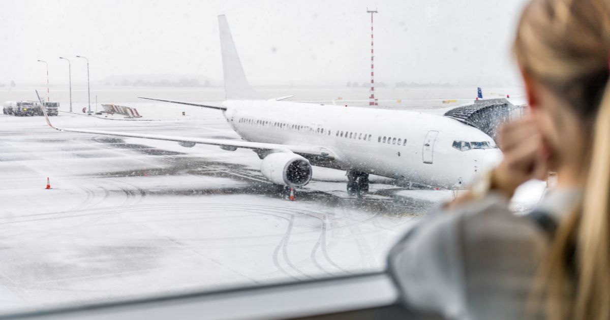 ¿Qué pasa si un avión aterriza en otro aeropuerto por mal tiempo?