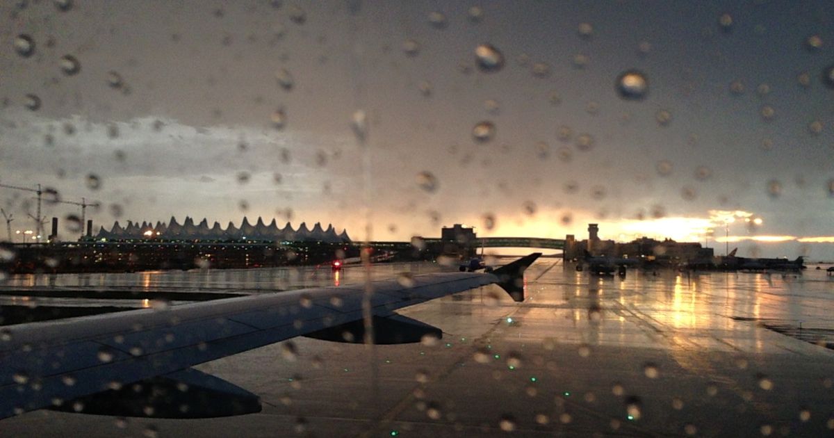 ¿Es seguro volar con lluvia? ¿Y durante una tormenta eléctrica?