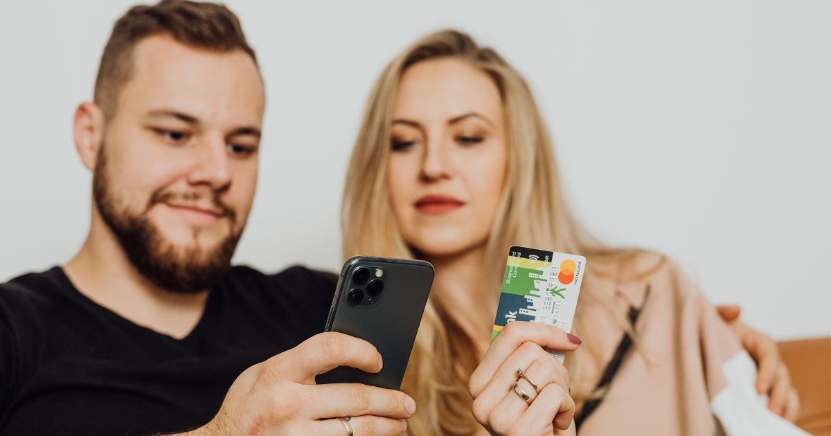 ¿Estás buscando una tarjeta de crédito de aprobación inmediata? ¡Cuidado con las prisas!