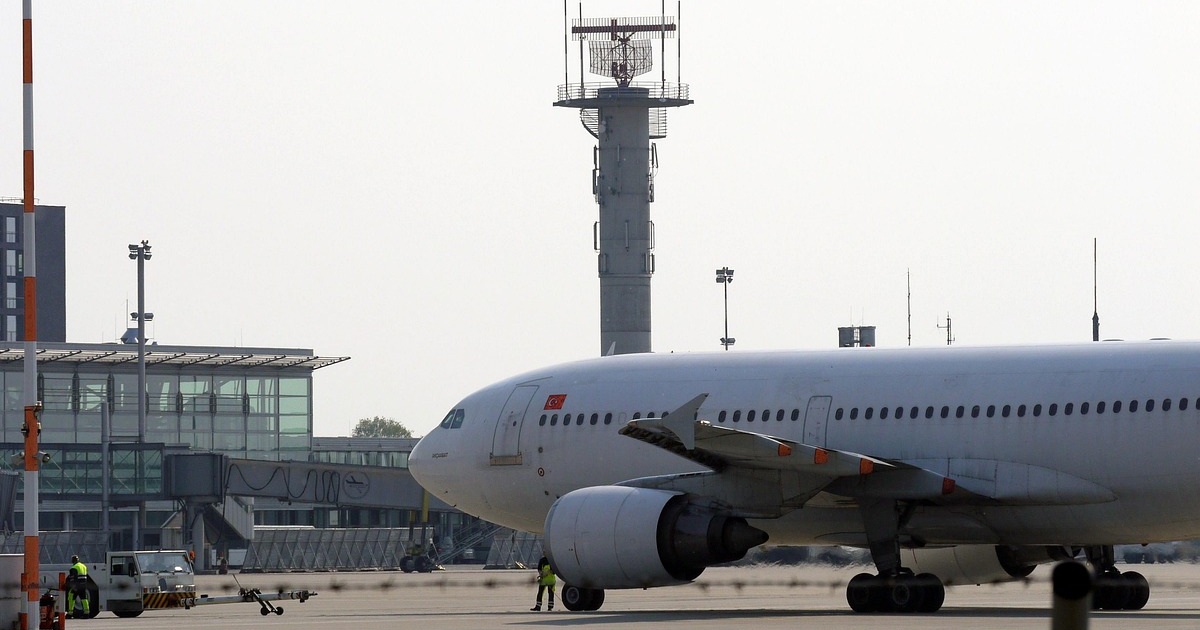 Indemnización por retraso de vuelo: ¿Cuánto dinero te deben según las horas que llegues tarde?