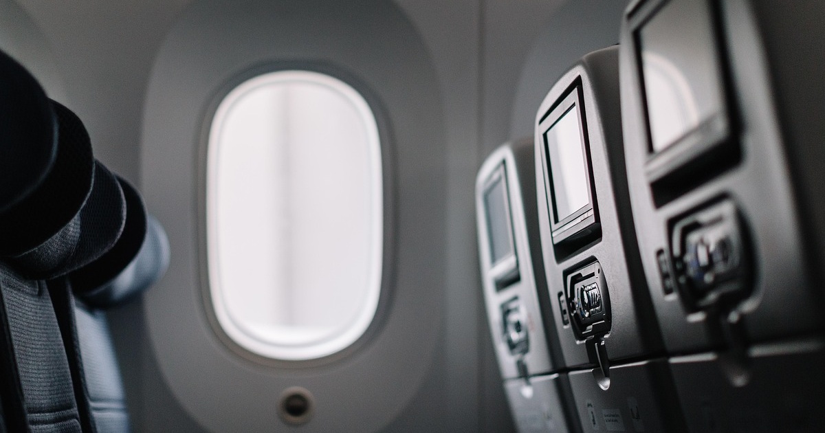 ¿Se puede cargar el móvil en el avión? Ryanair, Wizz Air, Iberia, Binter o Vueling